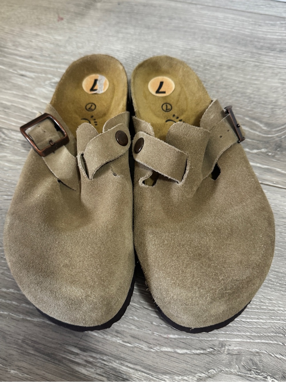 Wear.Ever Bear Traps Lela Suede Clogs Women’s 7 Taupe Boston Style slip ons - Picture 4 of 13